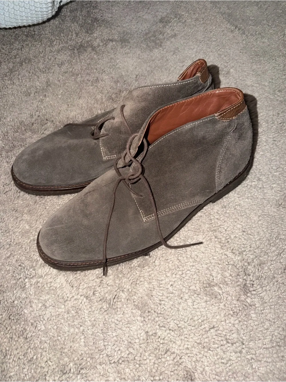 Johnston & Murphy Men's Suede Chukka Boots in Gray